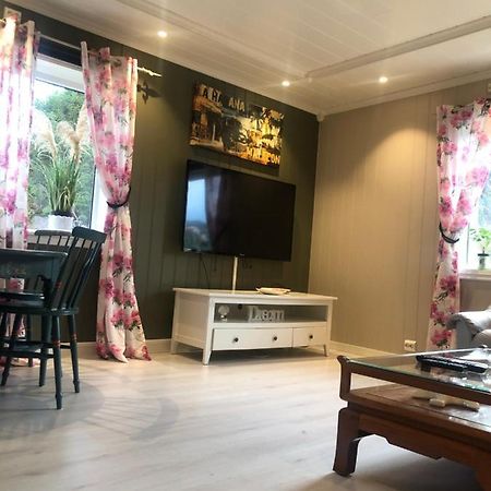 Den Gule Huset Apartment Lyngdal Luaran gambar