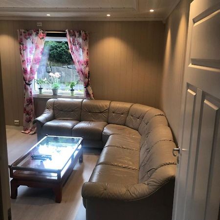 Den Gule Huset Apartment Lyngdal Luaran gambar