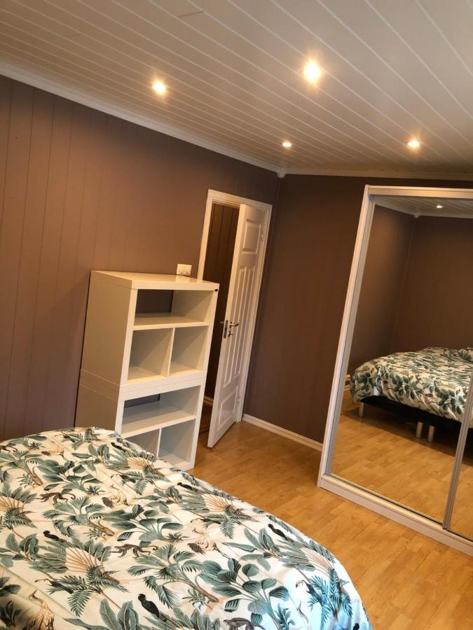 Den Gule Huset Apartment Lyngdal Luaran gambar