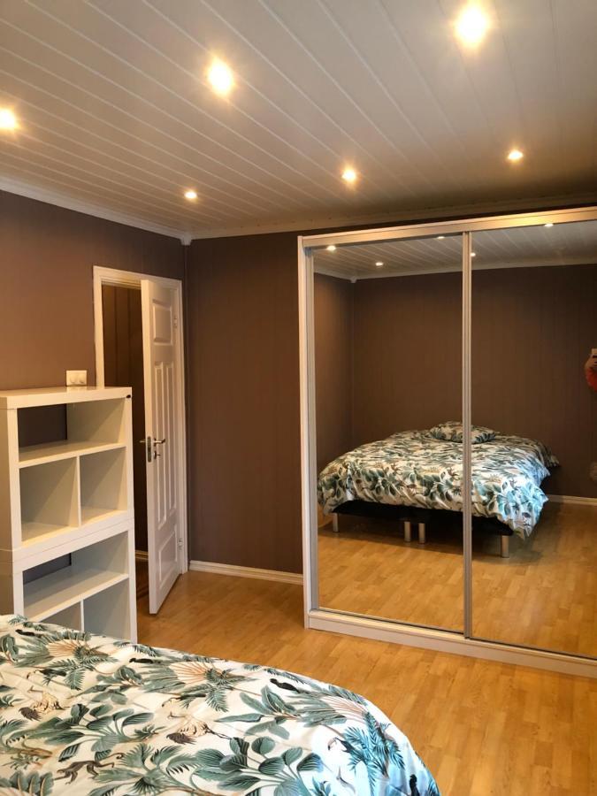 Den Gule Huset Apartment Lyngdal Luaran gambar