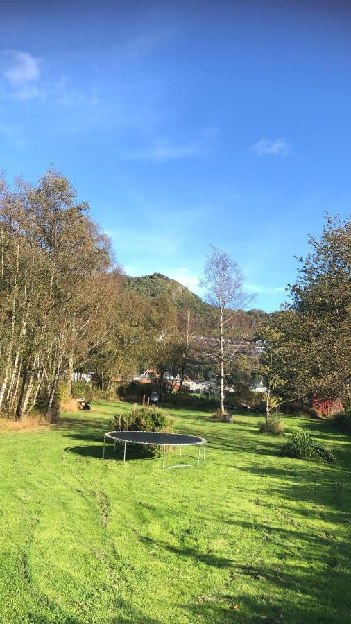 Den Gule Huset Apartment Lyngdal Luaran gambar