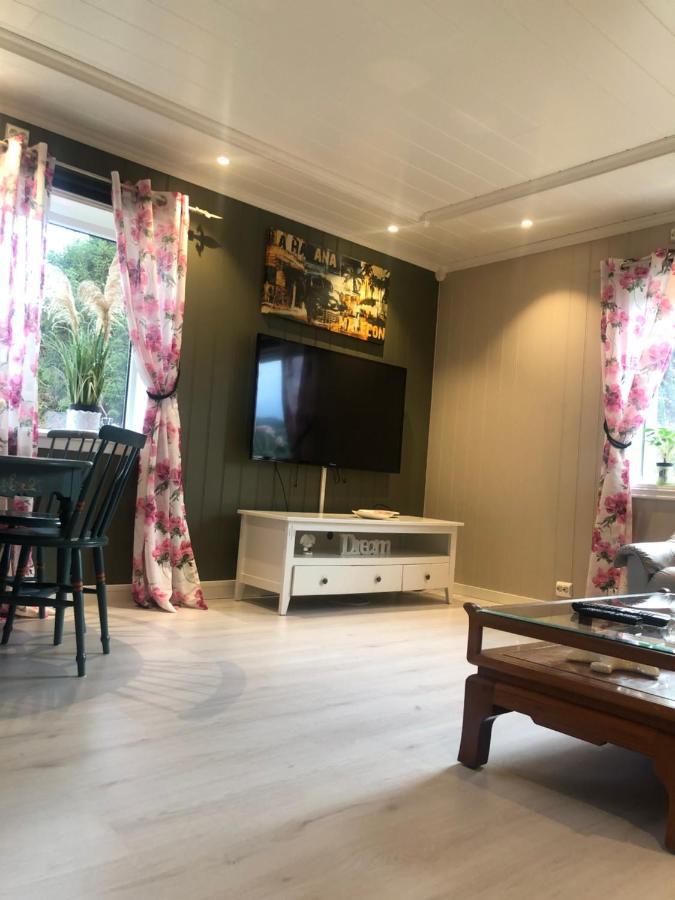 Den Gule Huset Apartment Lyngdal Luaran gambar
