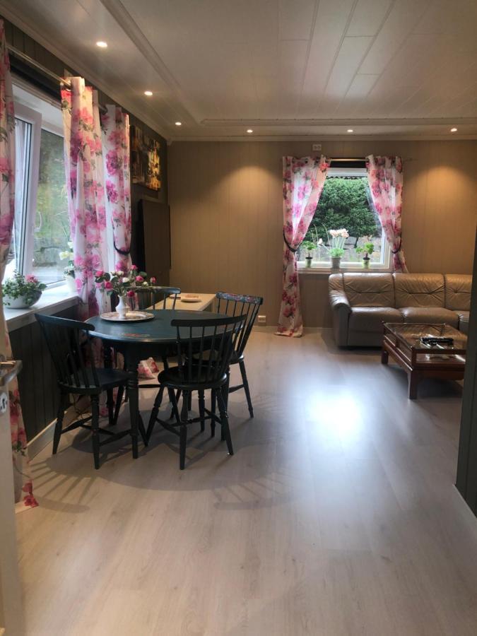 Den Gule Huset Apartment Lyngdal Luaran gambar